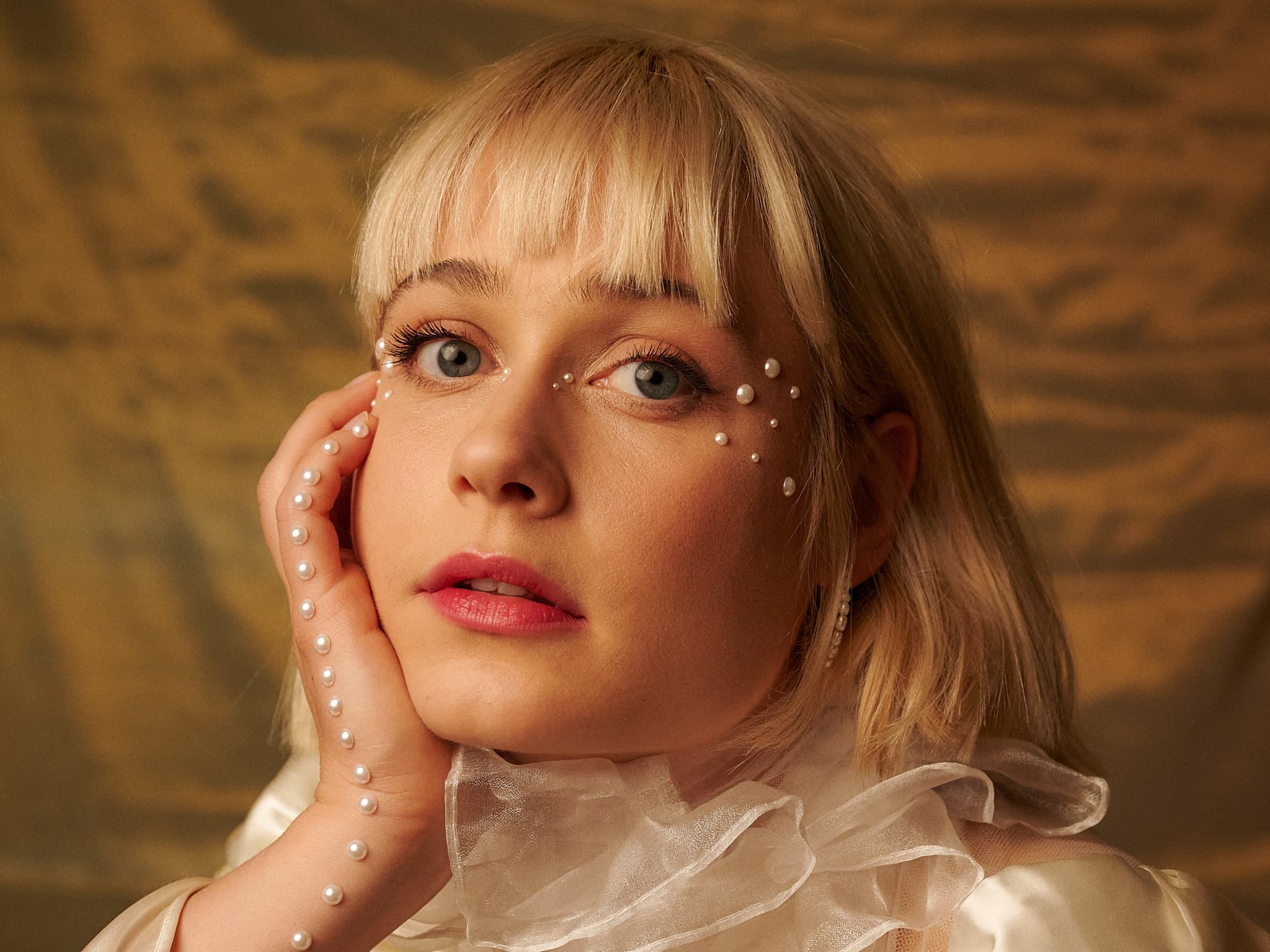 Singer To Athena photographed in a studio portrait for her 2025 tour.