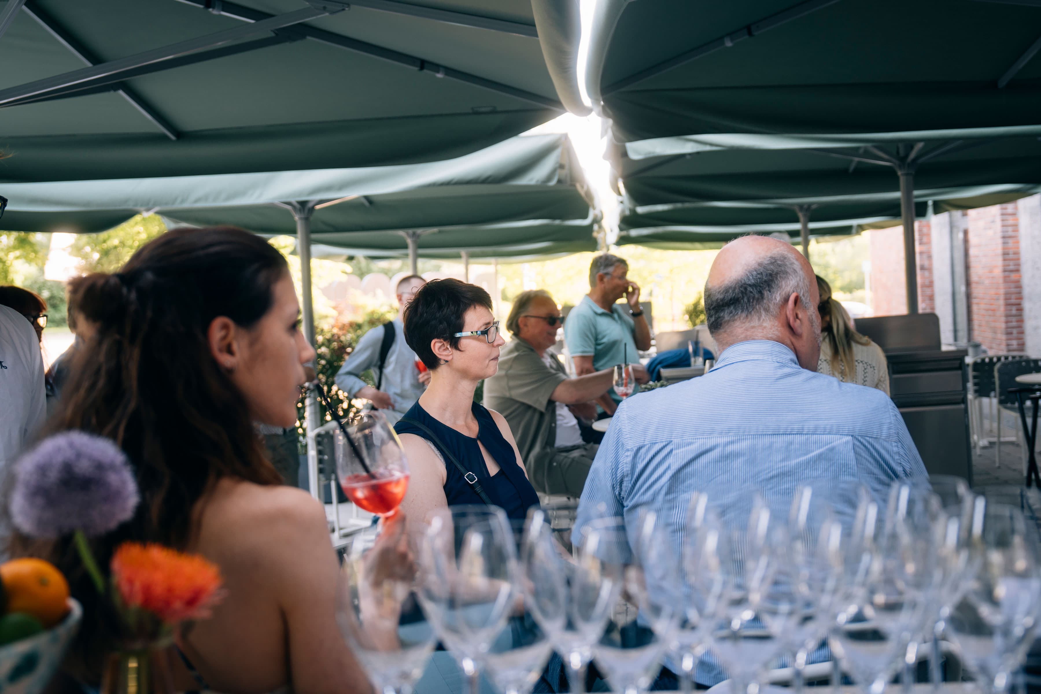 Wine being poured into glasses during a tasting at Bergson Kunstkraftwerk.