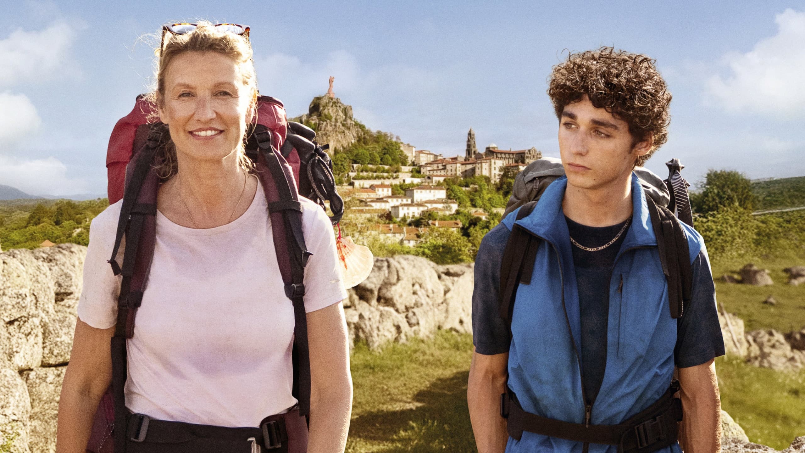 The two travellers from Die Camino-Therapie standing outdoors.