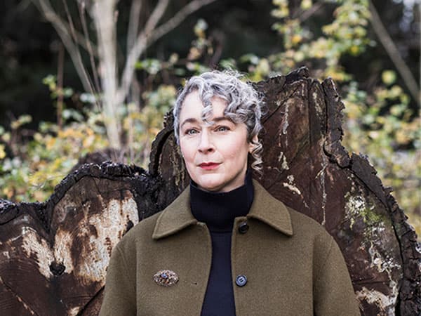 Portrait of author Leonie Swann.
