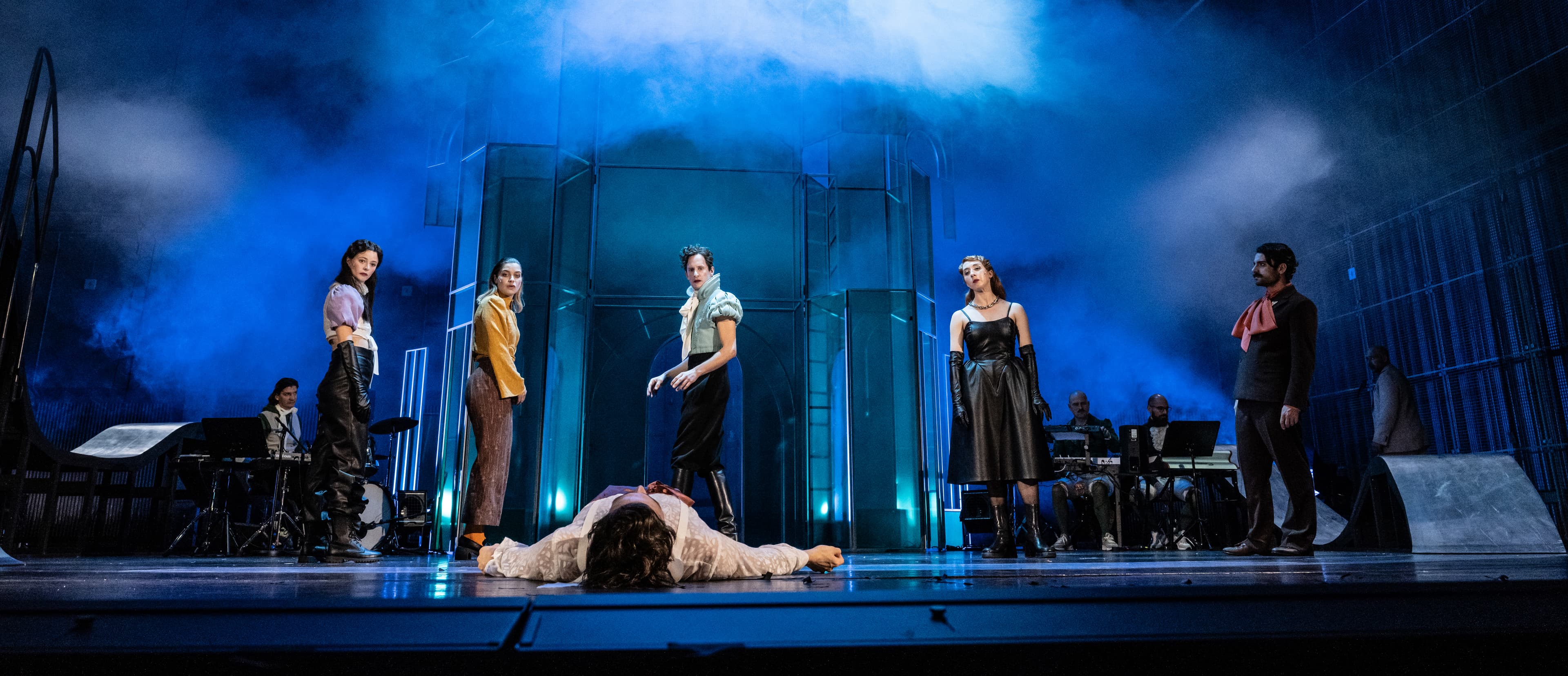 Scene photo from Das Käthchen von Heilbronn at the Cuvilliéstheater.